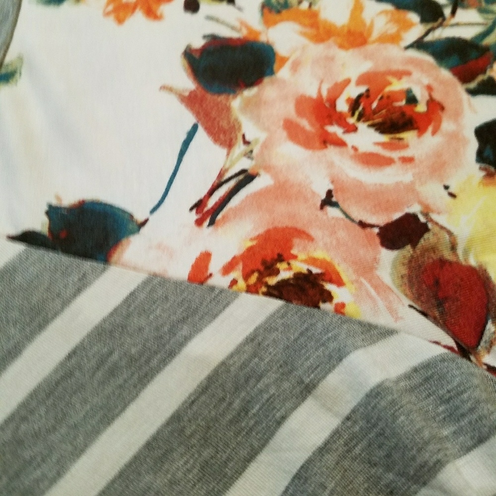 *1 Left* Stripe Raglan Sleeve Floral Print Top - Picture 3 of 4